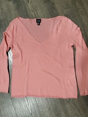 Eileen Fisher Soft Pink V-Neck Long Sleeve Top.  56% linen 44% Cotton